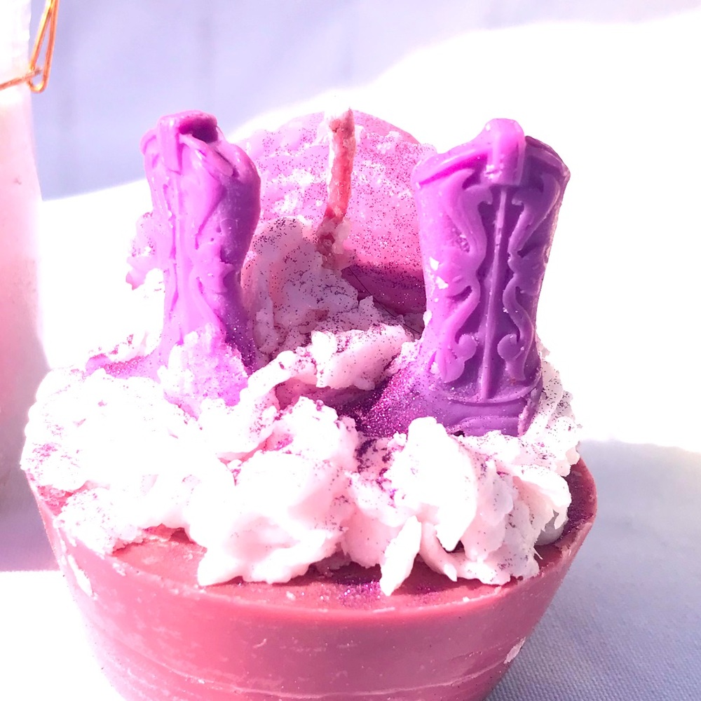 Vela artesanal con tema vaquero